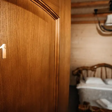 Hotel Tukhlay *
