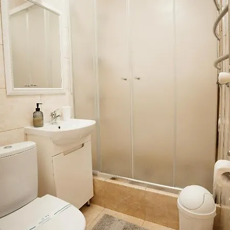 Tukhlay Hotel *