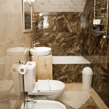 Tukhlay Hotel *